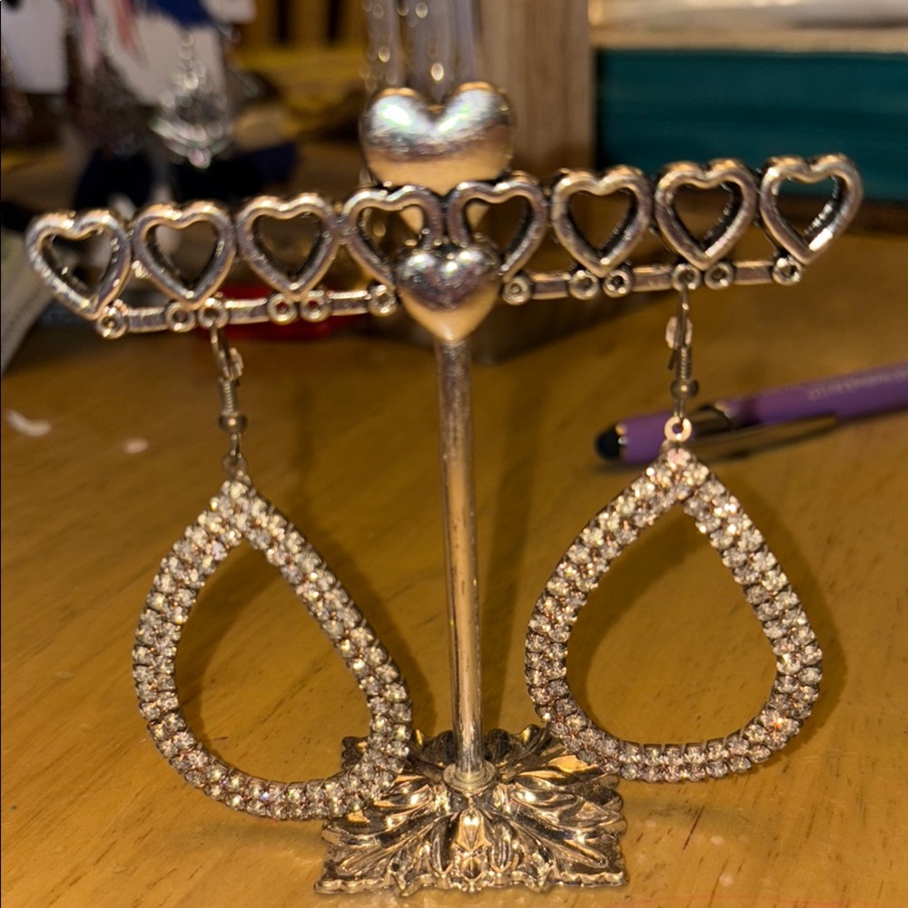 Elegant silver  Heart Earring Stand and earrings